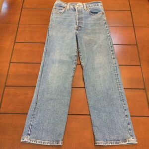 Levi’s ribcage straight ankle button fly 27
